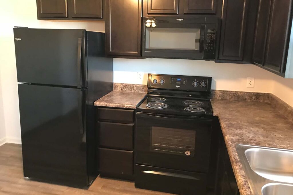 parkside-manor-2-bedroom-kitchen-cabinets-e1580879871469