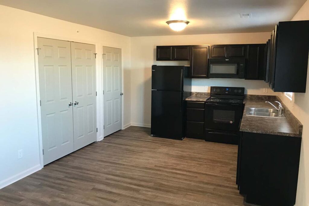 parkside-manor-2-bedroom-kitchen-closet-e1580879853804