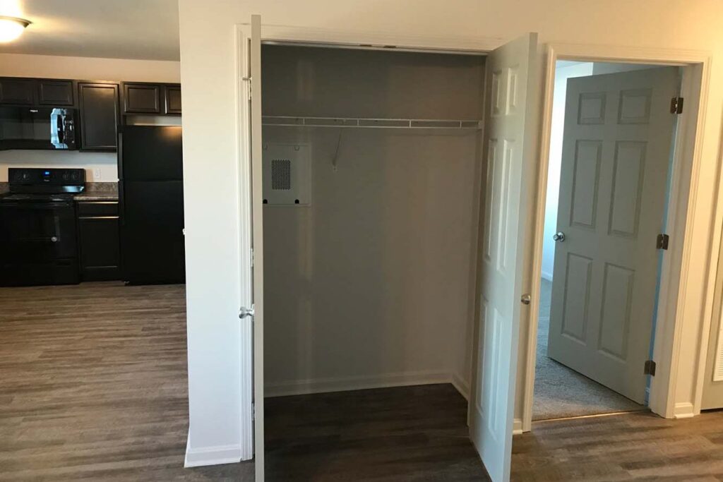parkside-manor-3-bedroom-kitchen-closet-bedroom-e1580879656174